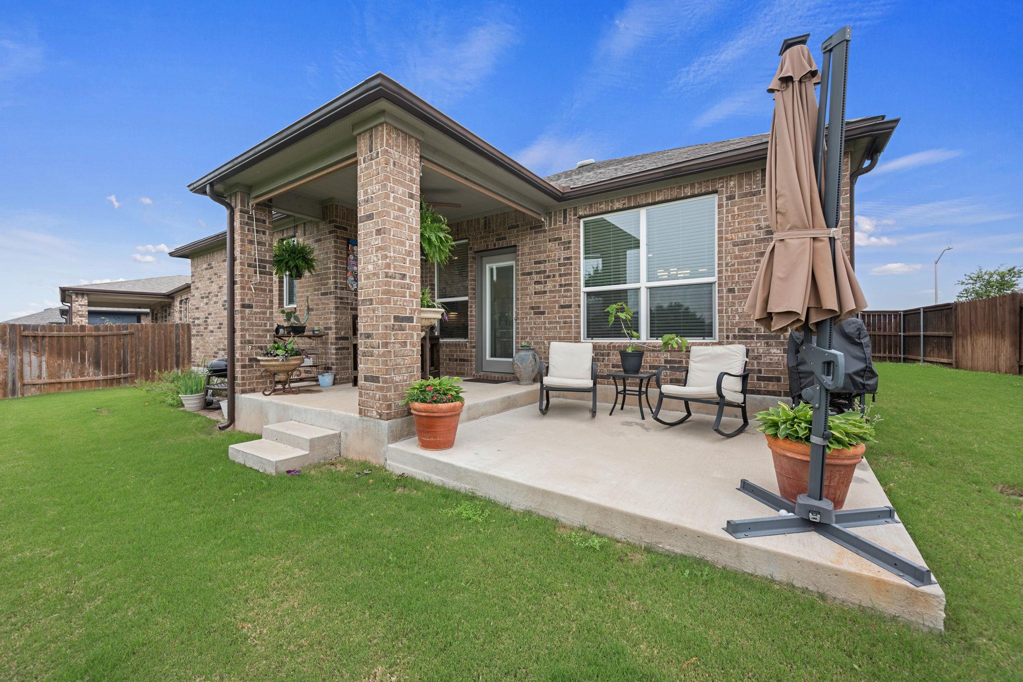 1241 Backcountry Dr, Leander, TX 78641