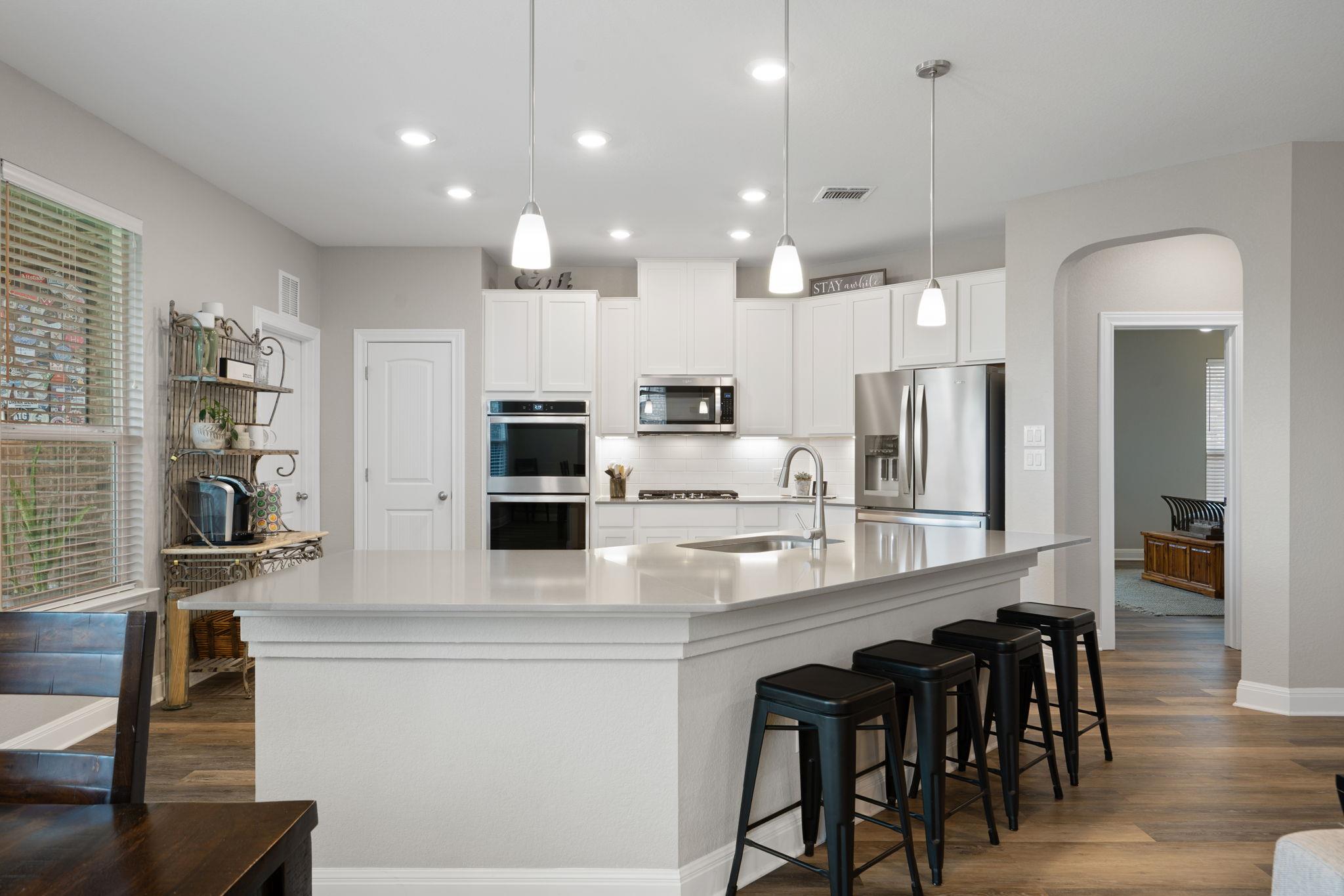 1241 Backcountry Dr, Leander, TX 78641