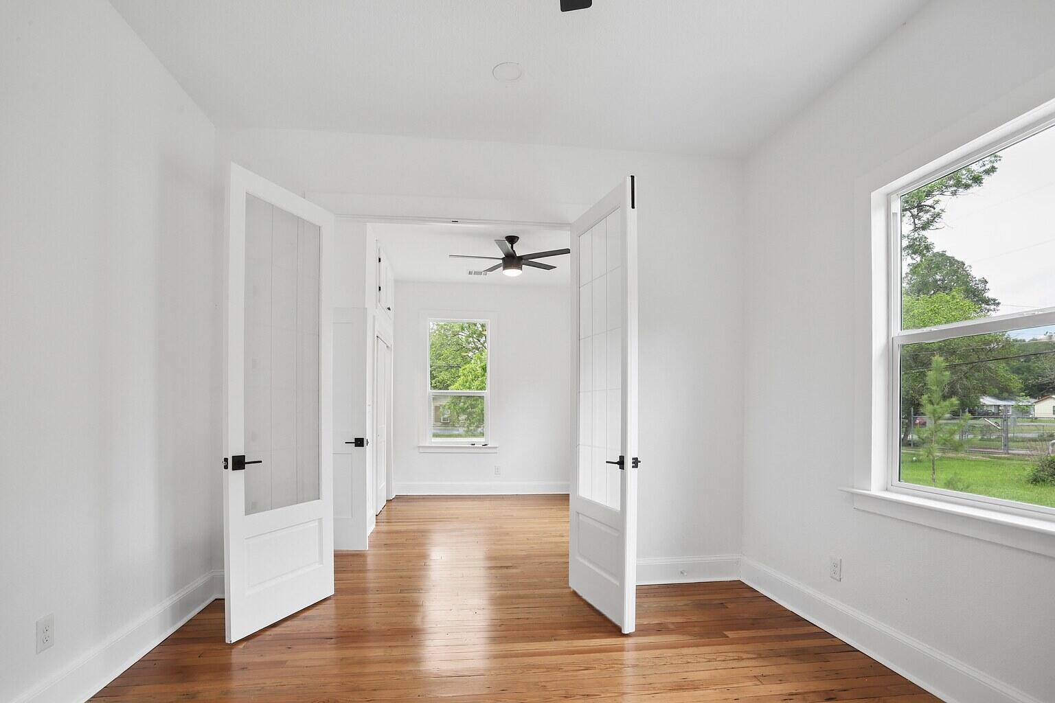 306 Rivers St, Smithville, TX 78957