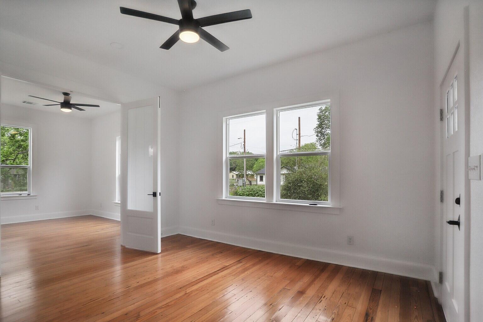 306 Rivers St, Smithville, TX 78957