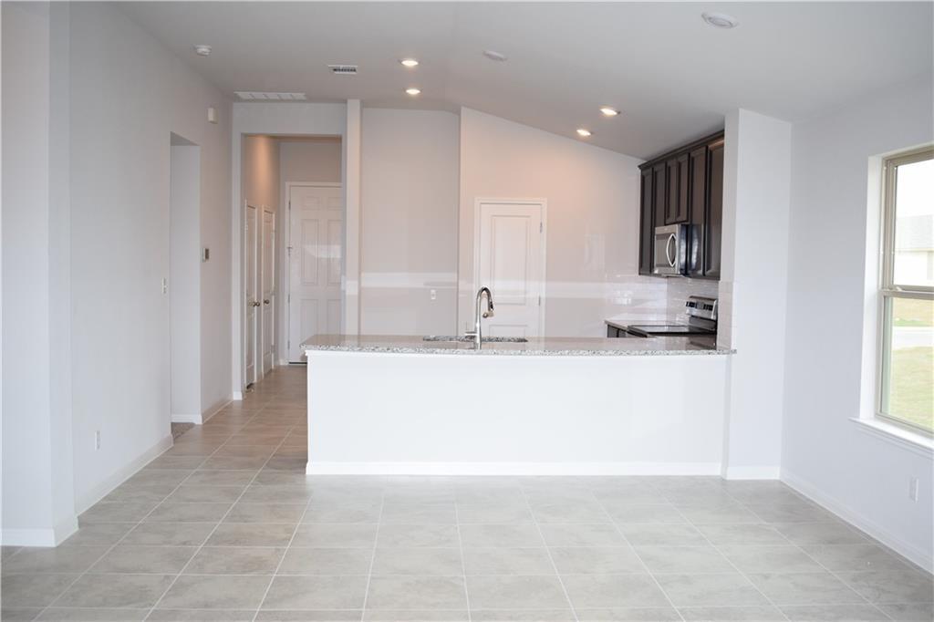 1689 Woodlands Dr, Kyle, TX 78640