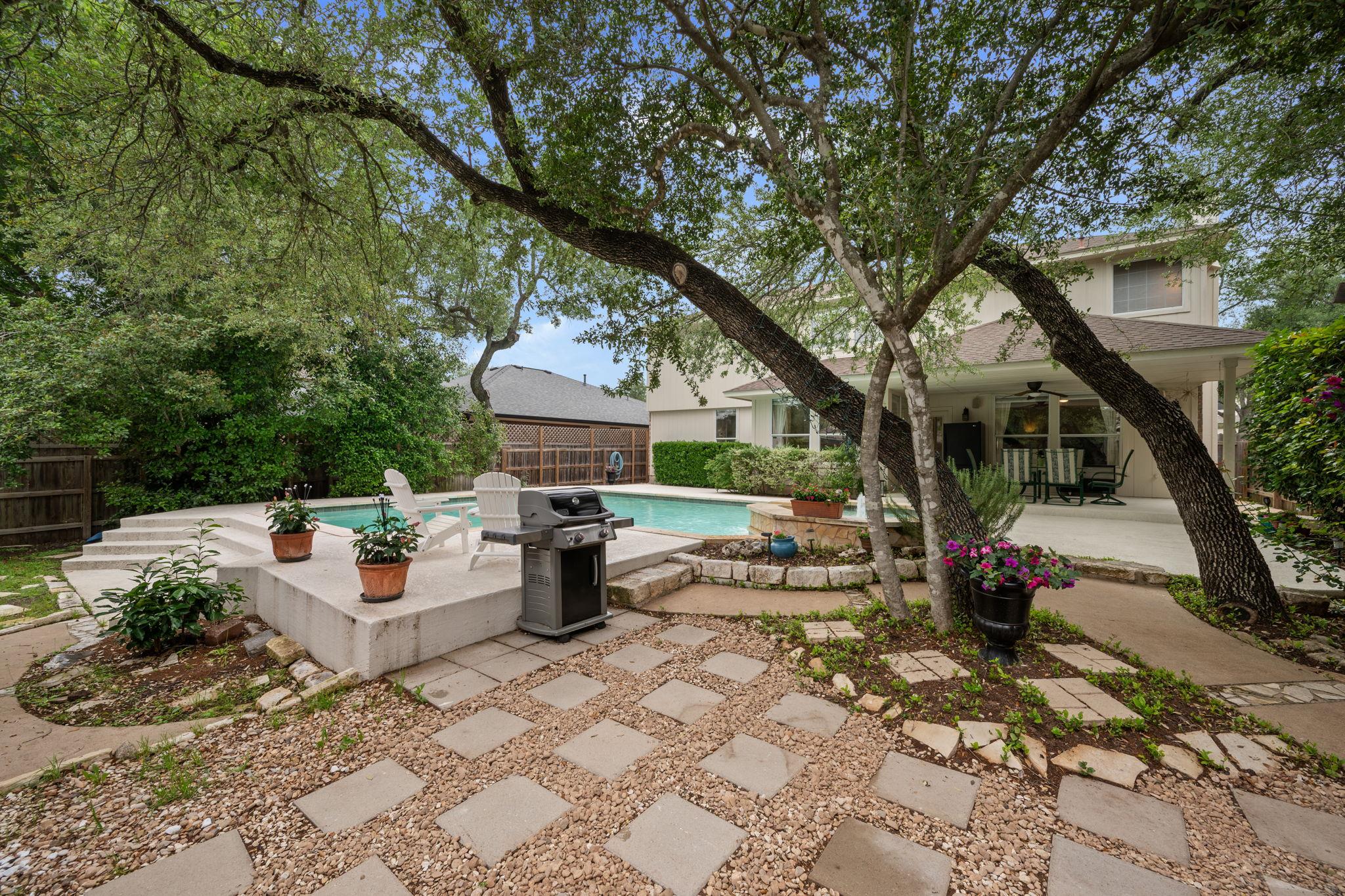 8125 Luling Ln, Austin, TX 78729