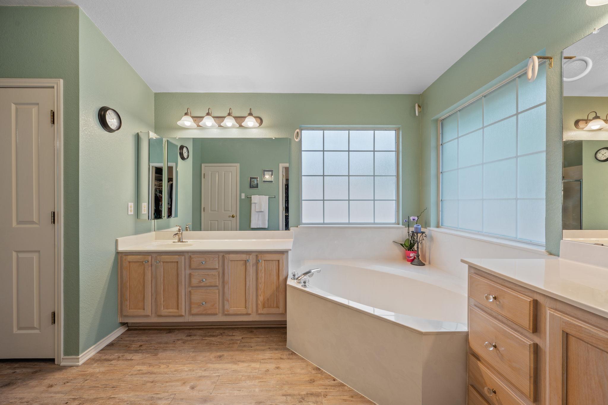 8125 Luling Ln, Austin, TX 78729