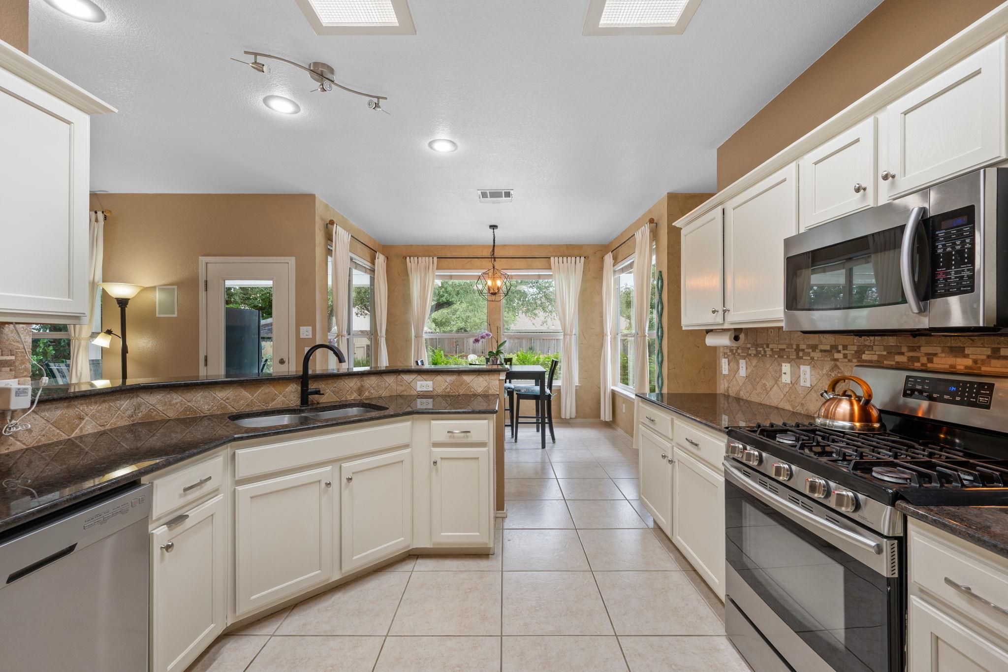 8125 Luling Ln, Austin, TX 78729