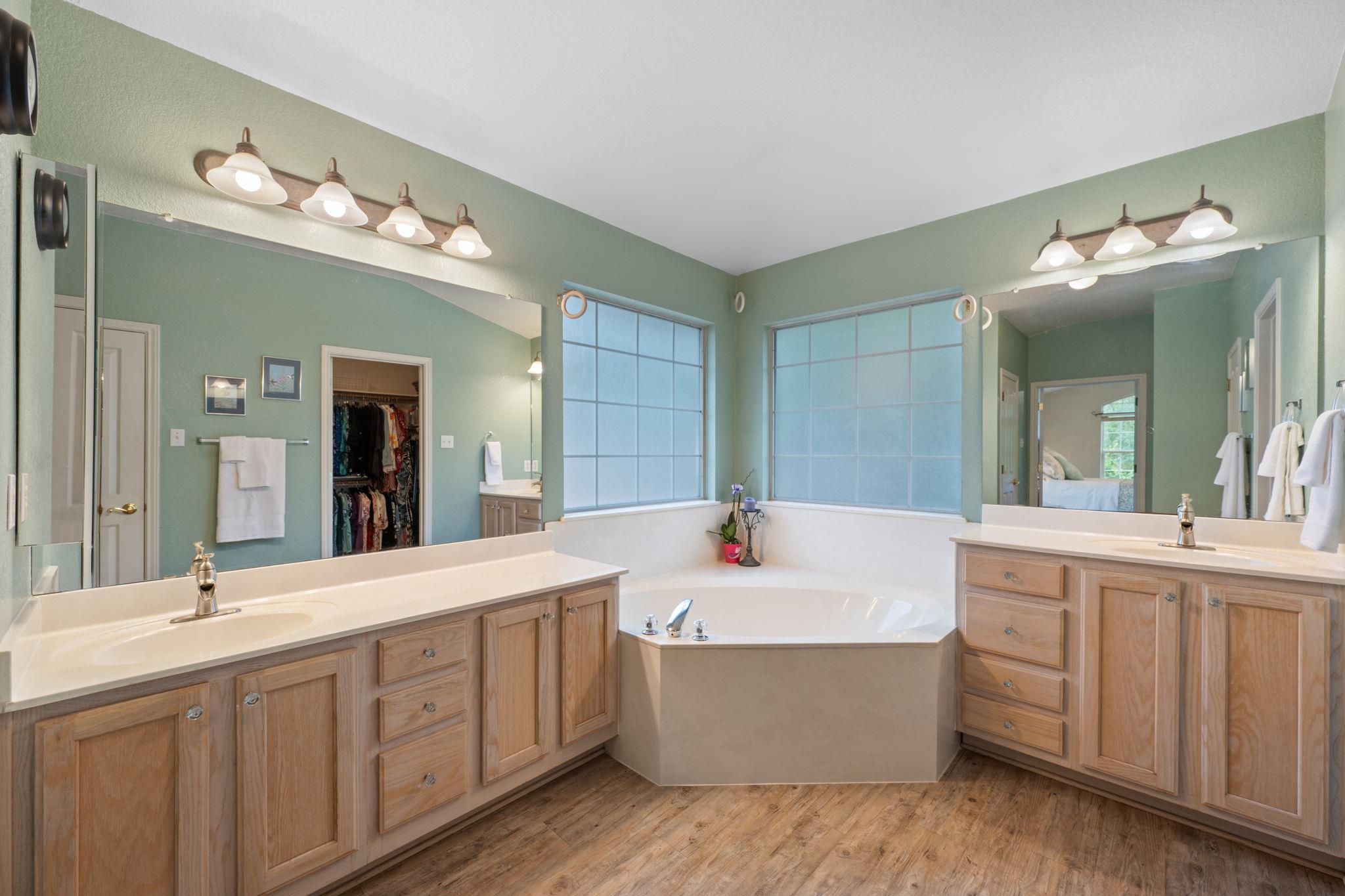 8125 Luling Ln, Austin, TX 78729