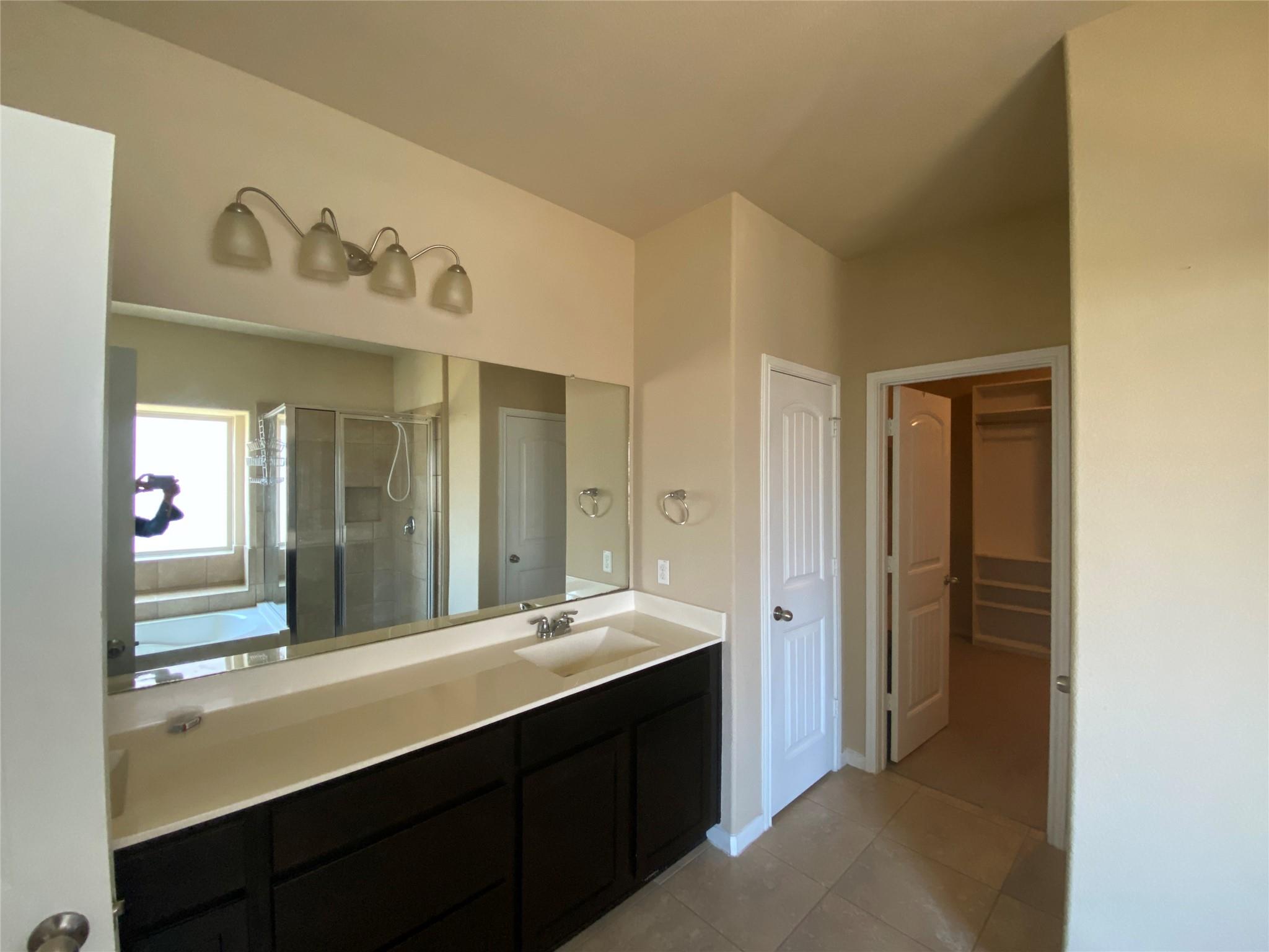 2448 Lyla Ln, Leander, TX 78641
