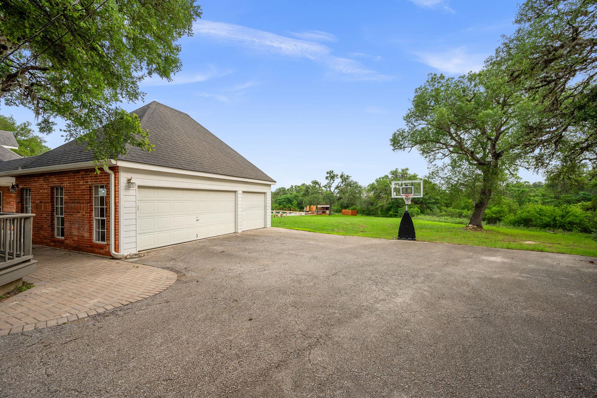 622 Thousand Oaks Loop, San Marcos, TX 78666