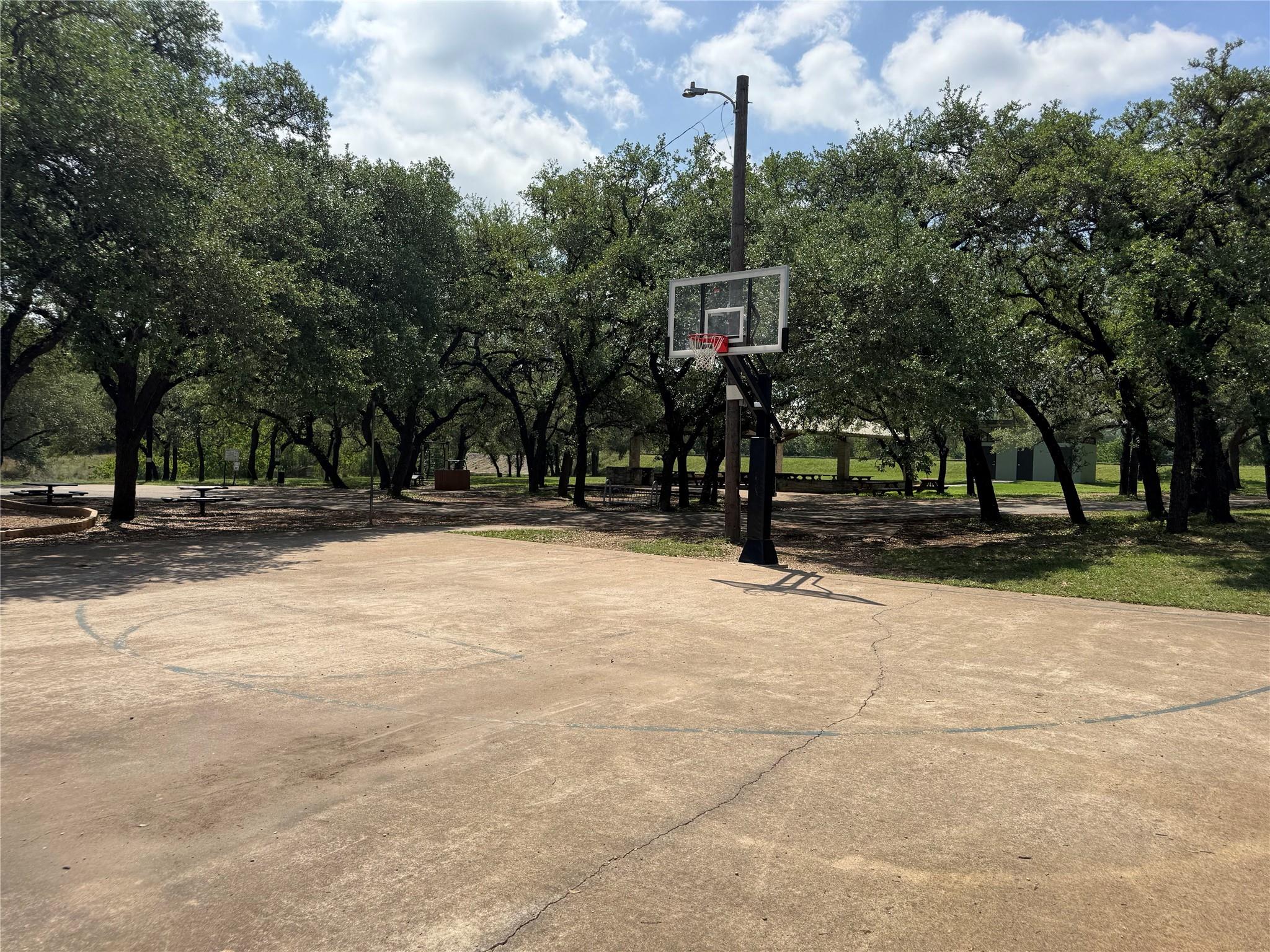 1306 Daviot Dr, Spicewood, TX 78669