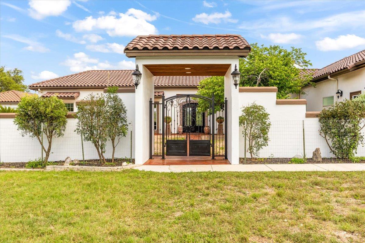 230 Dry Bear Crk, New Braunfels, TX 78132