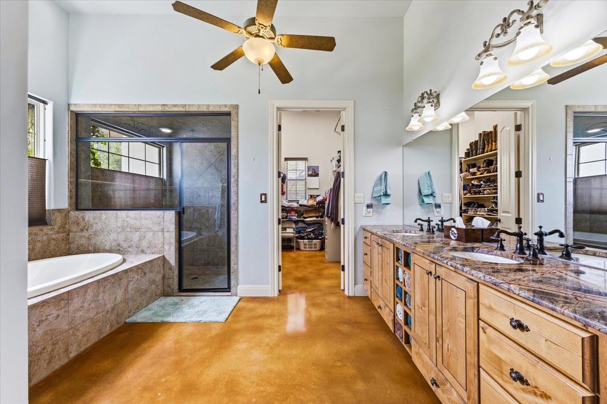 230 Dry Bear Crk, New Braunfels, TX 78132