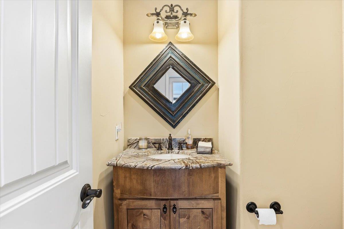 230 Dry Bear Crk, New Braunfels, TX 78132