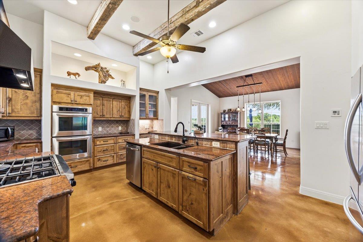 230 Dry Bear Crk, New Braunfels, TX 78132