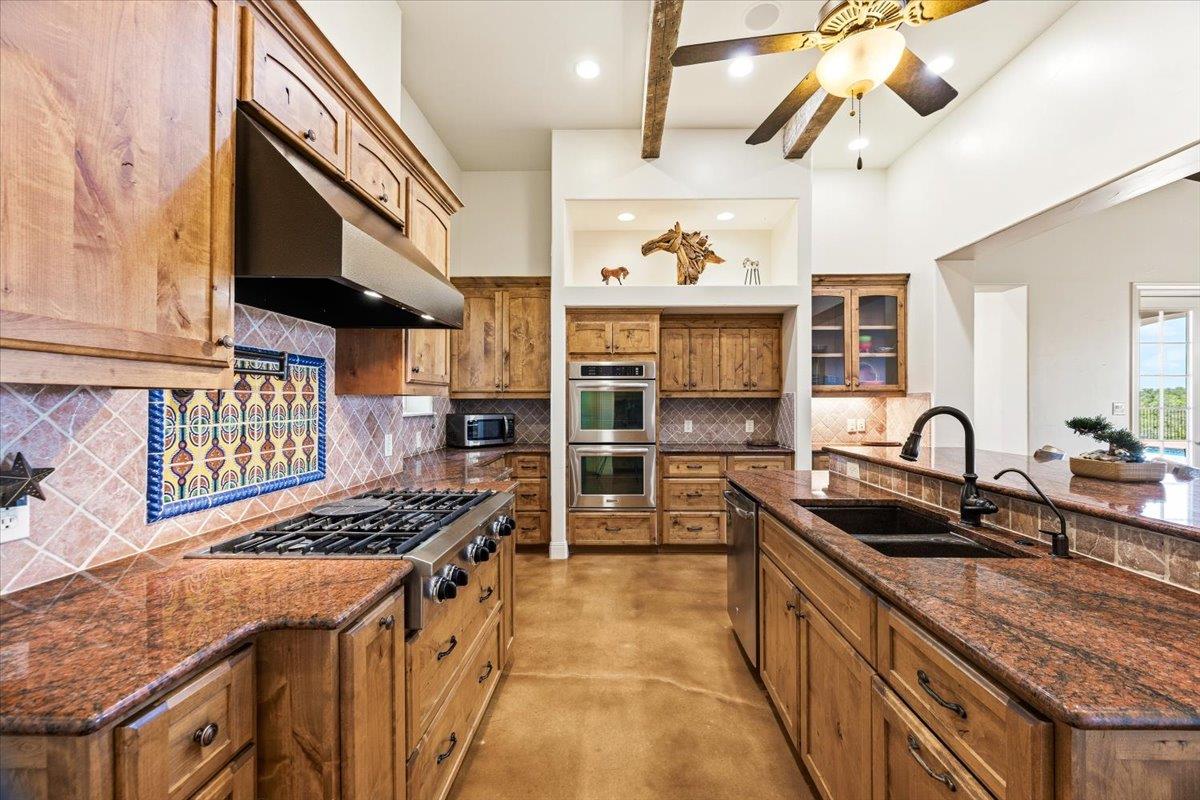 230 Dry Bear Crk, New Braunfels, TX 78132