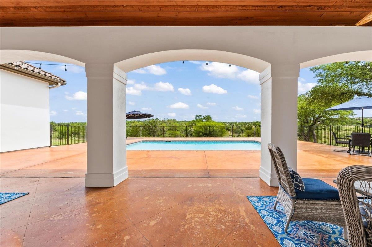 230 Dry Bear Crk, New Braunfels, TX 78132