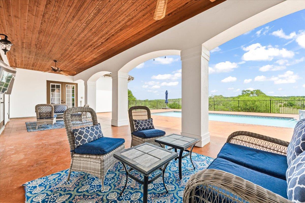 230 Dry Bear Crk, New Braunfels, TX 78132