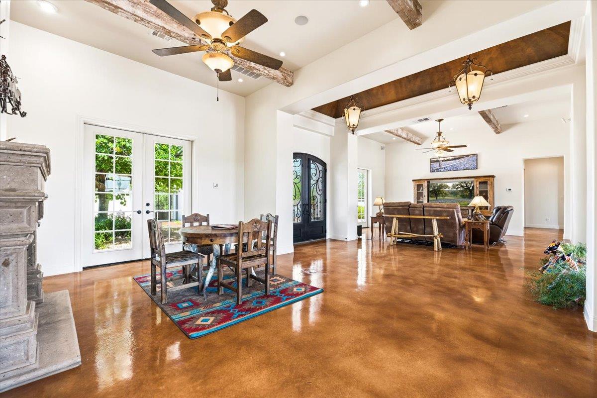 230 Dry Bear Crk, New Braunfels, TX 78132