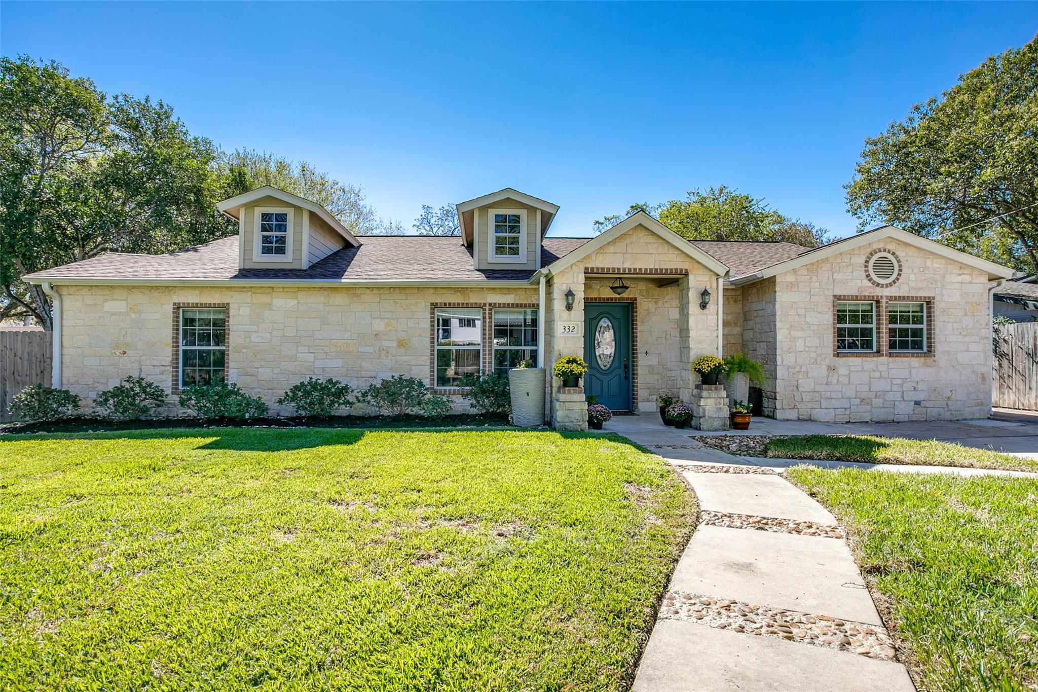 332 Tuttle Rd, Terrell Hills, TX 78209