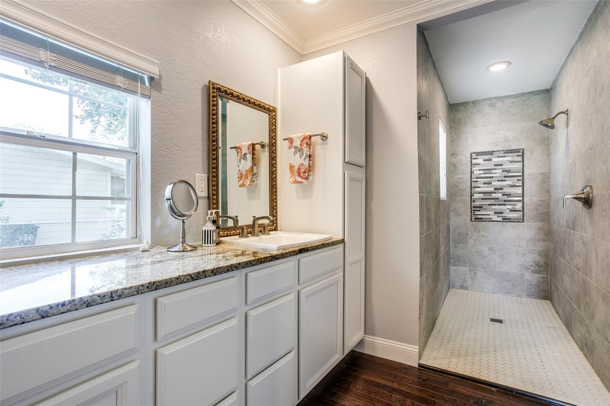 332 Tuttle Rd, Terrell Hills, TX 78209