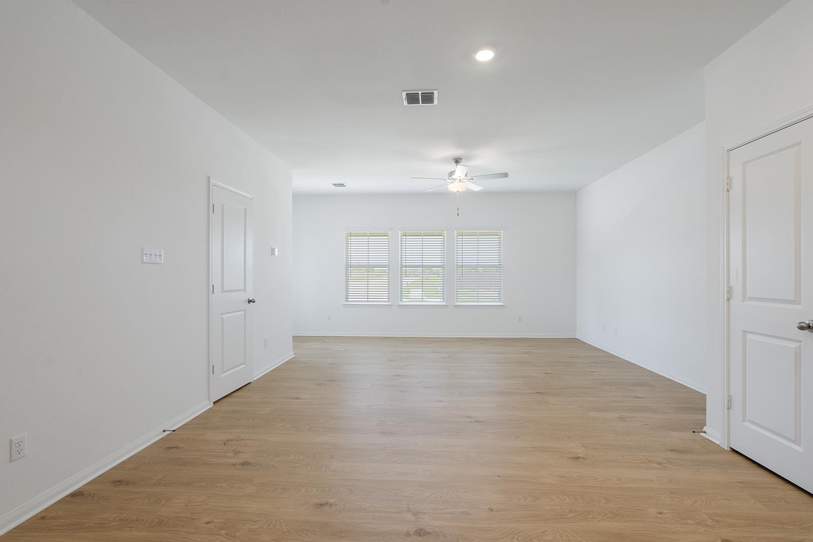101 Desert Hare Dr, Jarrell, TX 76537