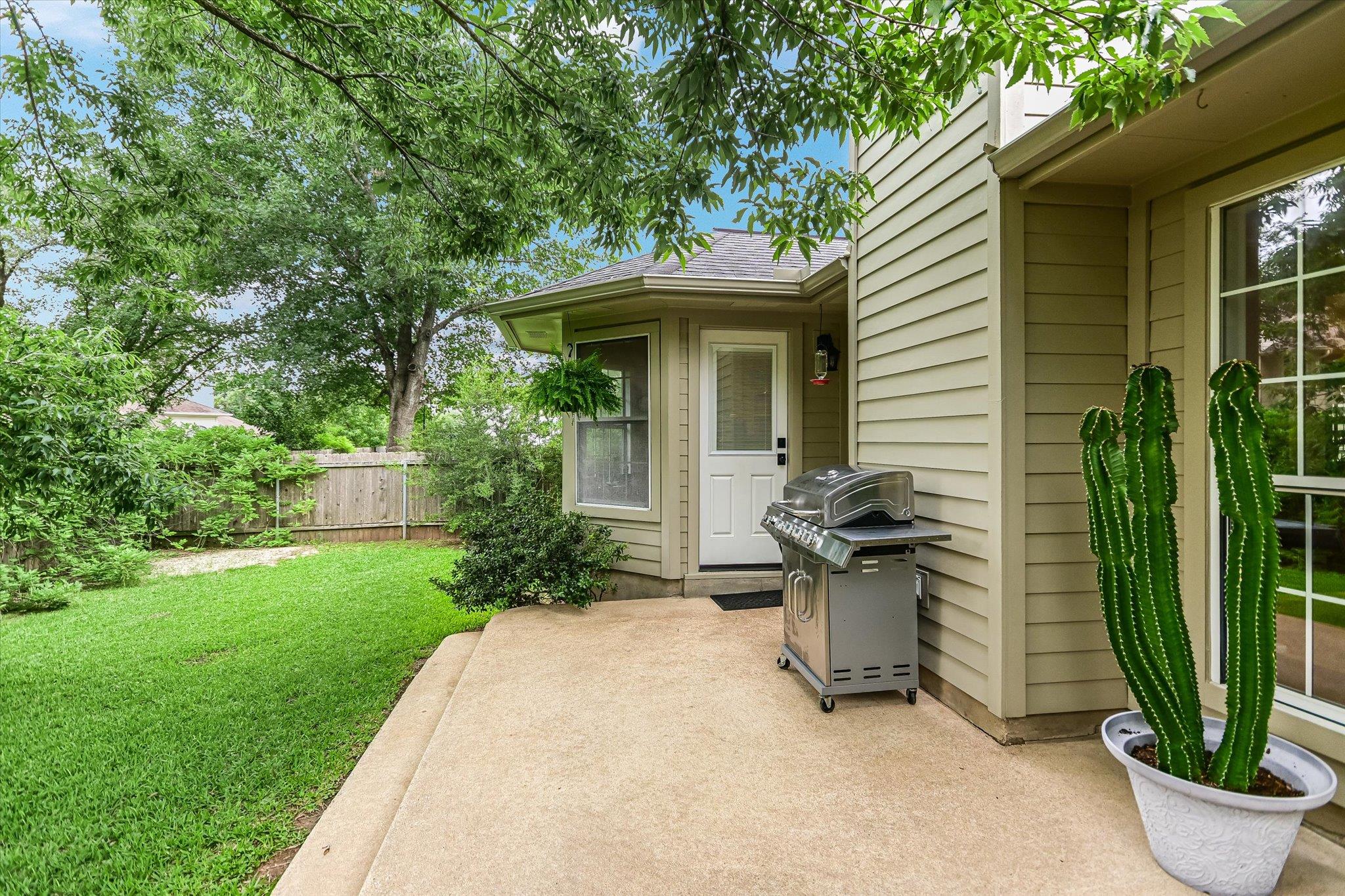 9225 Edwardson Ln, Austin, TX 78749