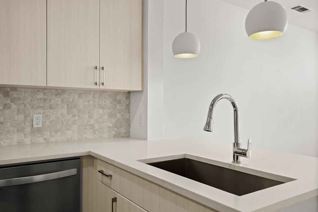 6324 N Lamar Blvd # 424, Austin, TX 78752