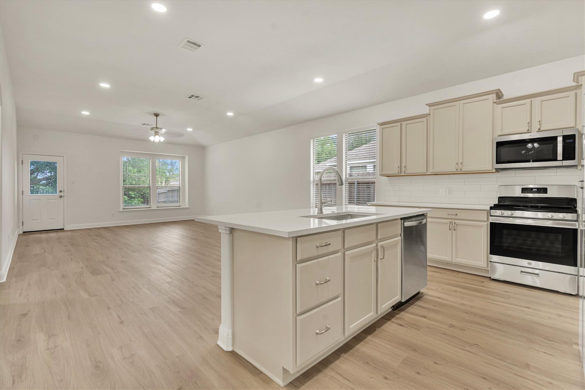1685 Twin Cv, Kyle, TX 78640