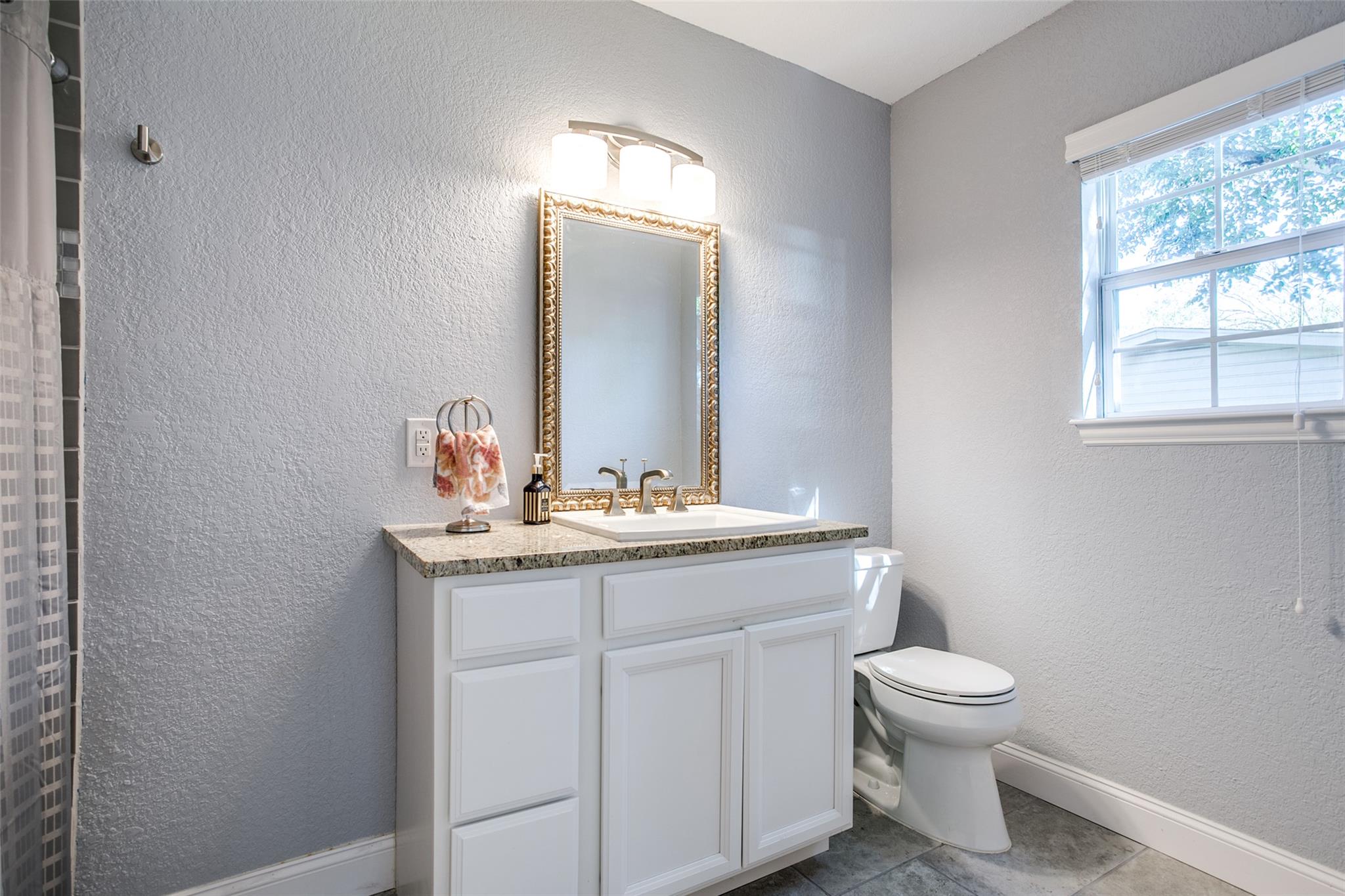 332 Tuttle Rd, Terrell Hills, TX 78209