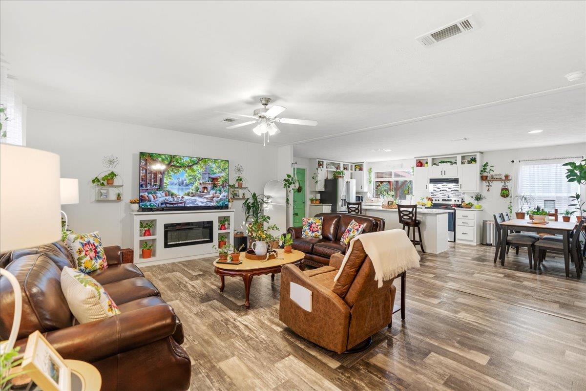 387 Highway 95 Highway S, Elgin, TX 78621