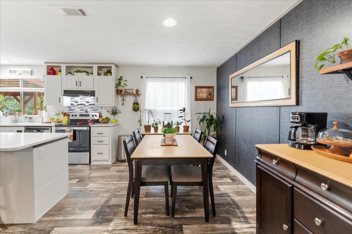 387 Highway 95 Highway S, Elgin, TX 78621