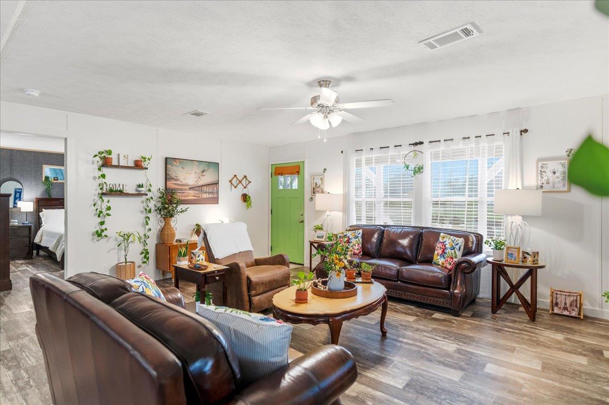 387 Highway 95 Highway S, Elgin, TX 78621