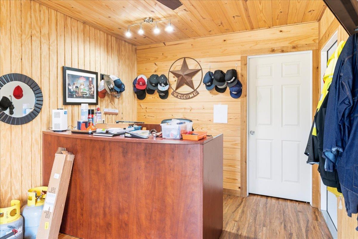 387 Highway 95 Highway S, Elgin, TX 78621