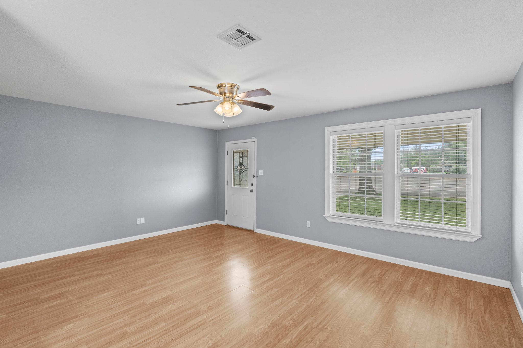 112 Briarwood Ct, Kyle, TX 78640