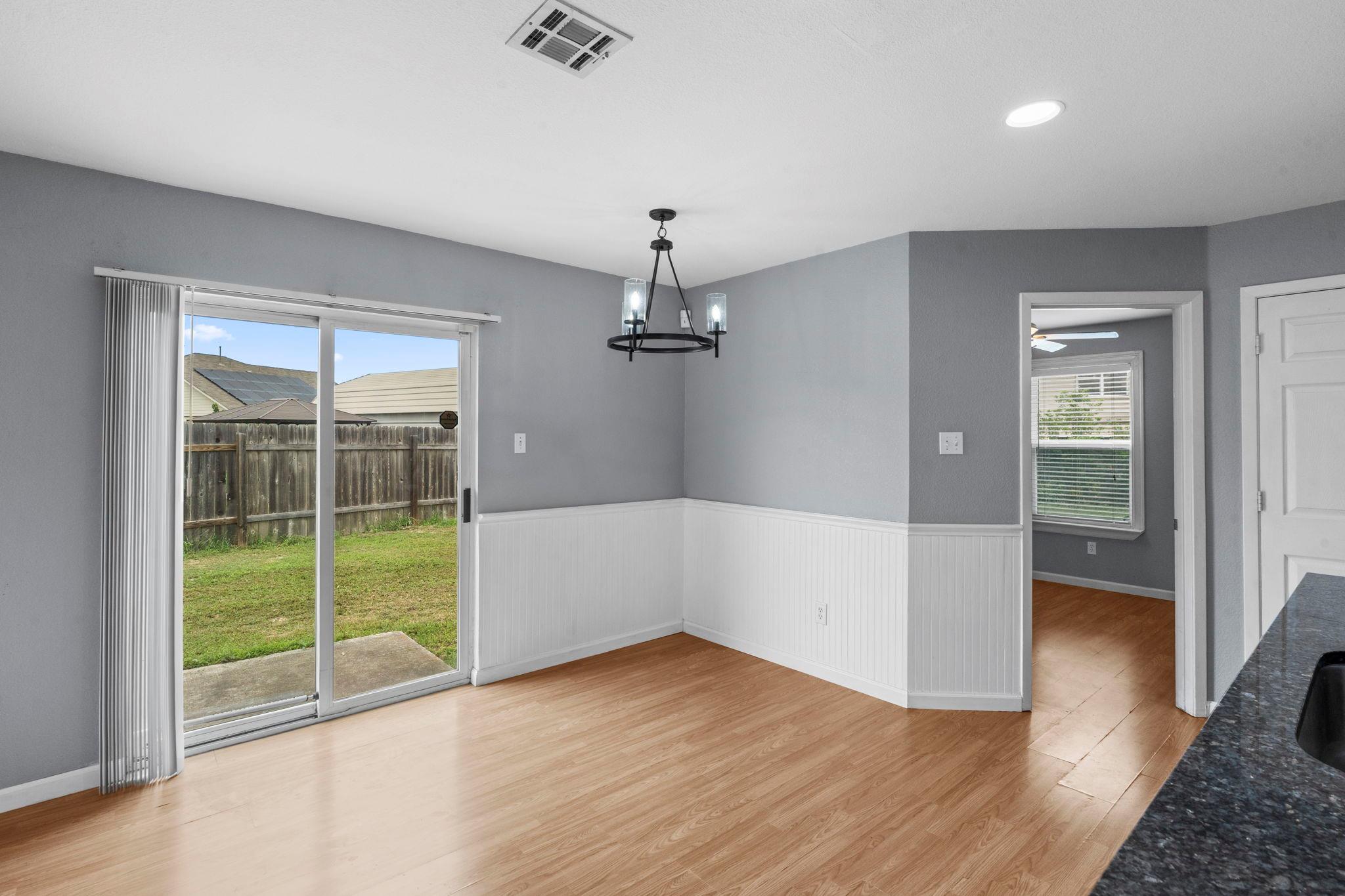 112 Briarwood Ct, Kyle, TX 78640