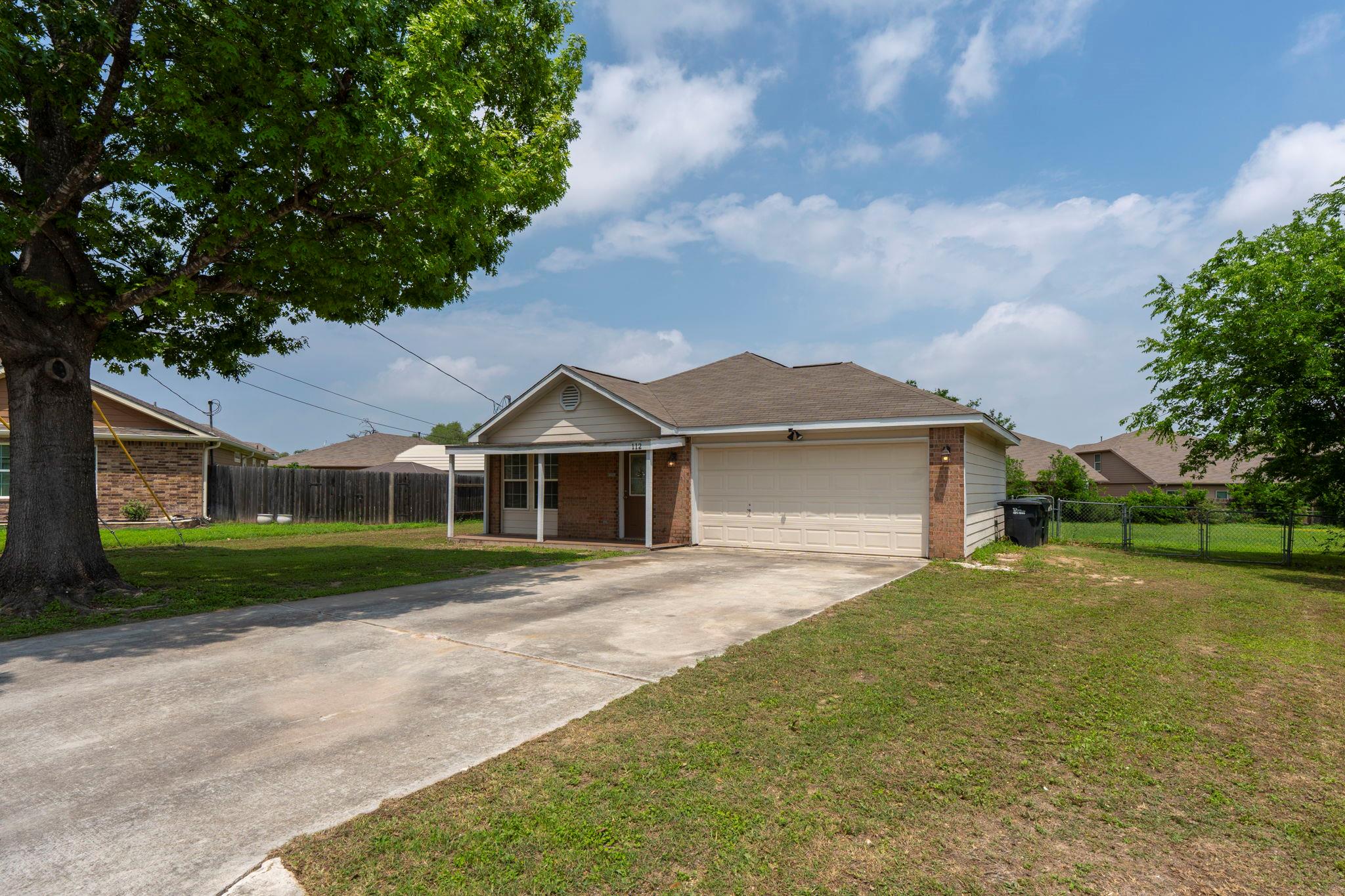 112 Briarwood Ct, Kyle, TX 78640