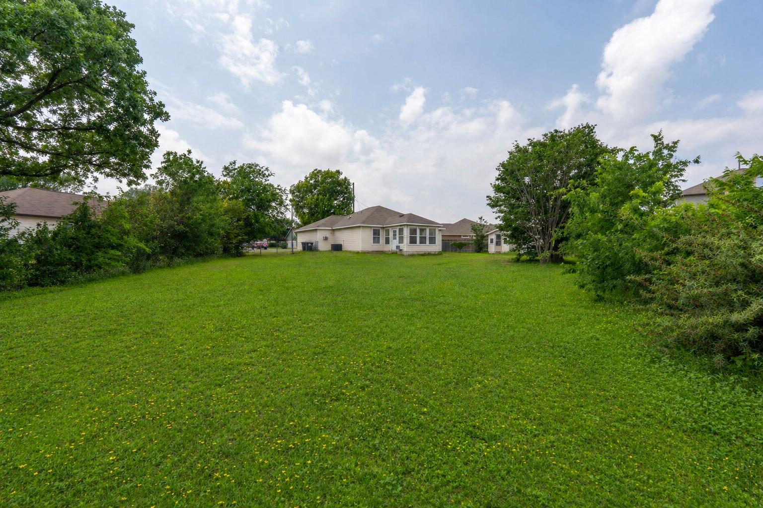 112 Briarwood Ct, Kyle, TX 78640