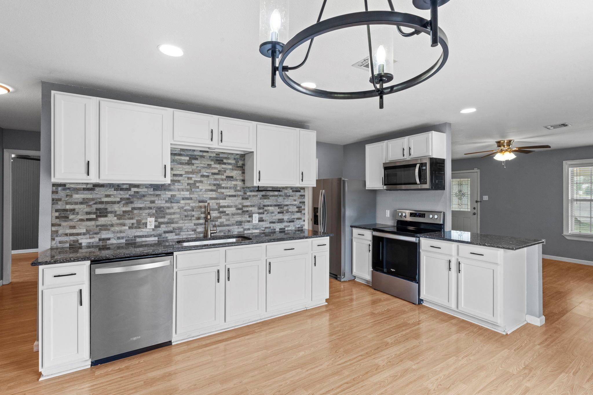 112 Briarwood Ct, Kyle, TX 78640