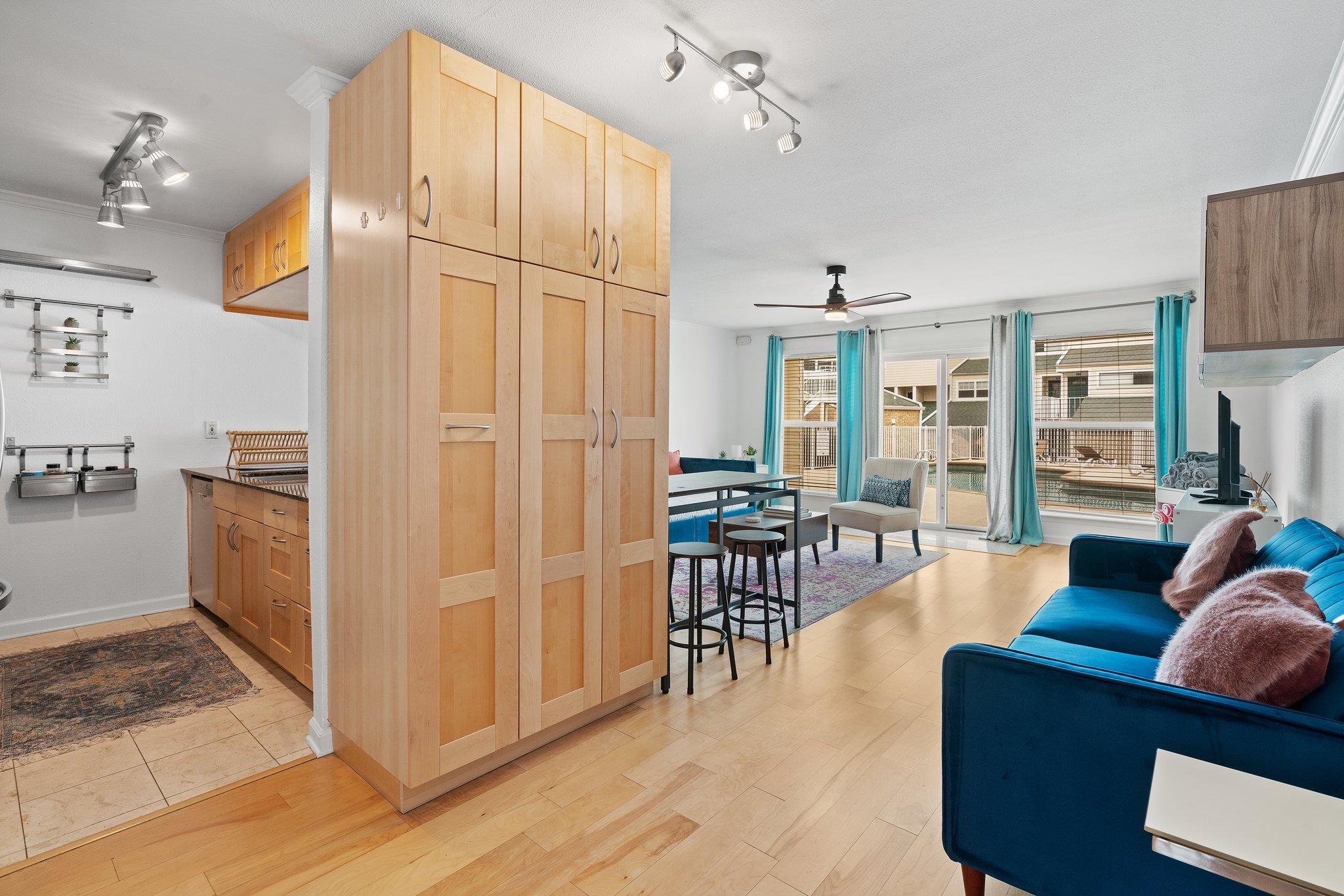 1818 S Lakeshore Blvd # 8, Austin, TX 78741