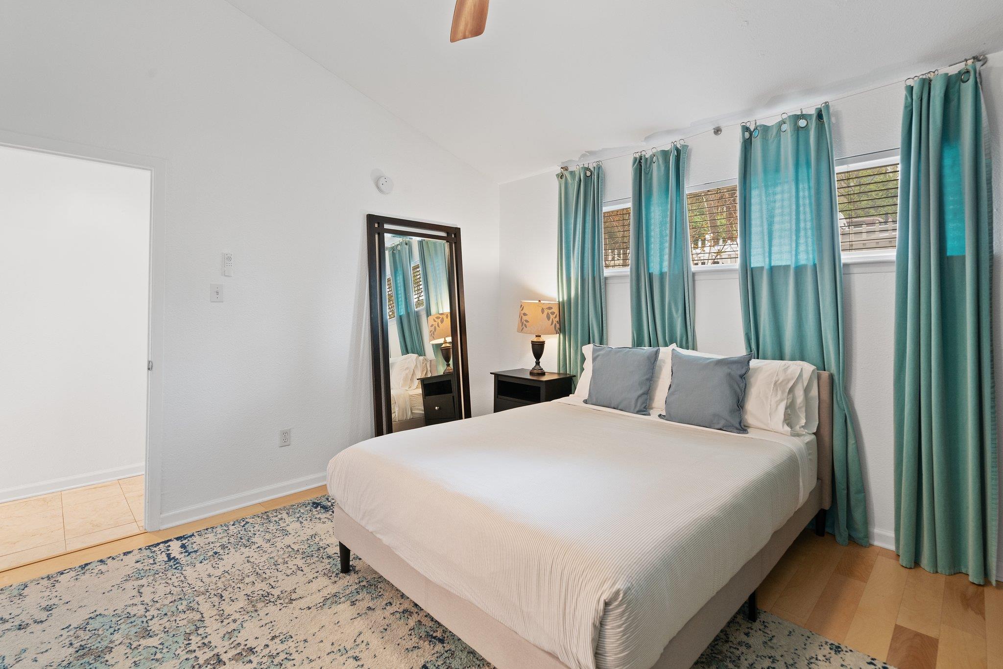 1818 S Lakeshore Blvd # 8, Austin, TX 78741