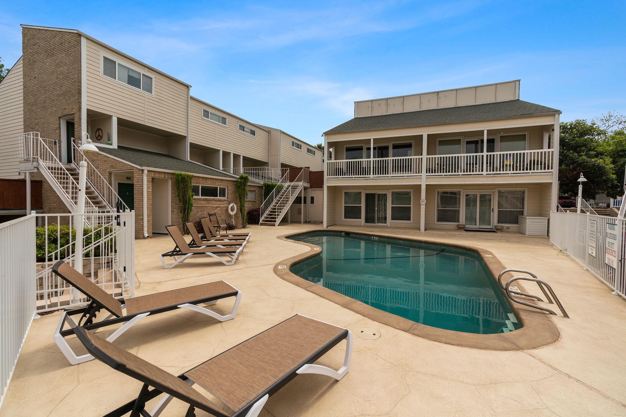 1818 S Lakeshore Blvd # 8, Austin, TX 78741