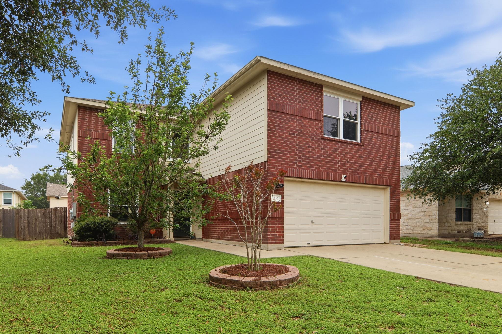 202 Pheasant Trl, Bastrop, TX 78602
