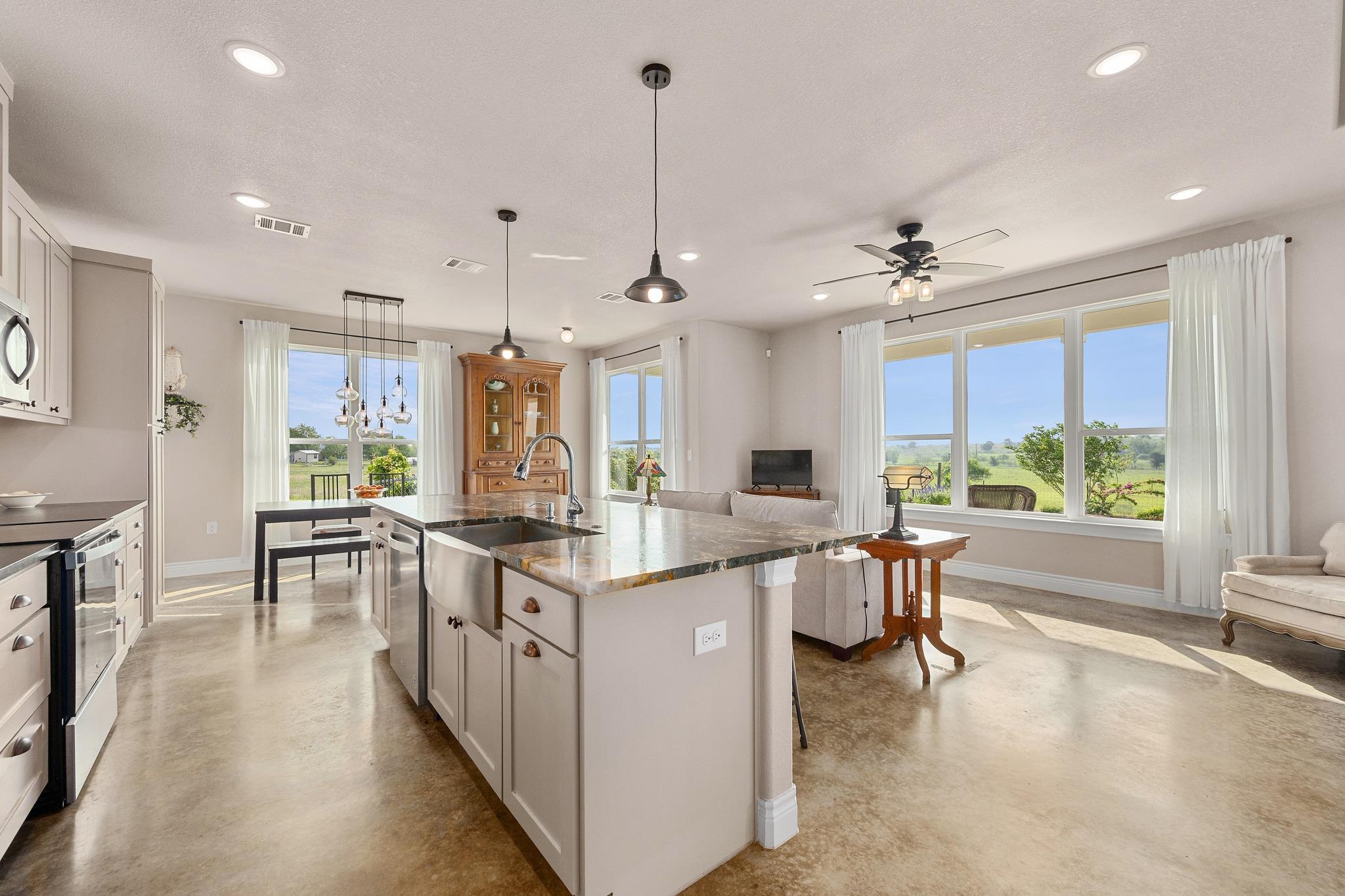 1662 County Road 465, Coupland, TX 78615