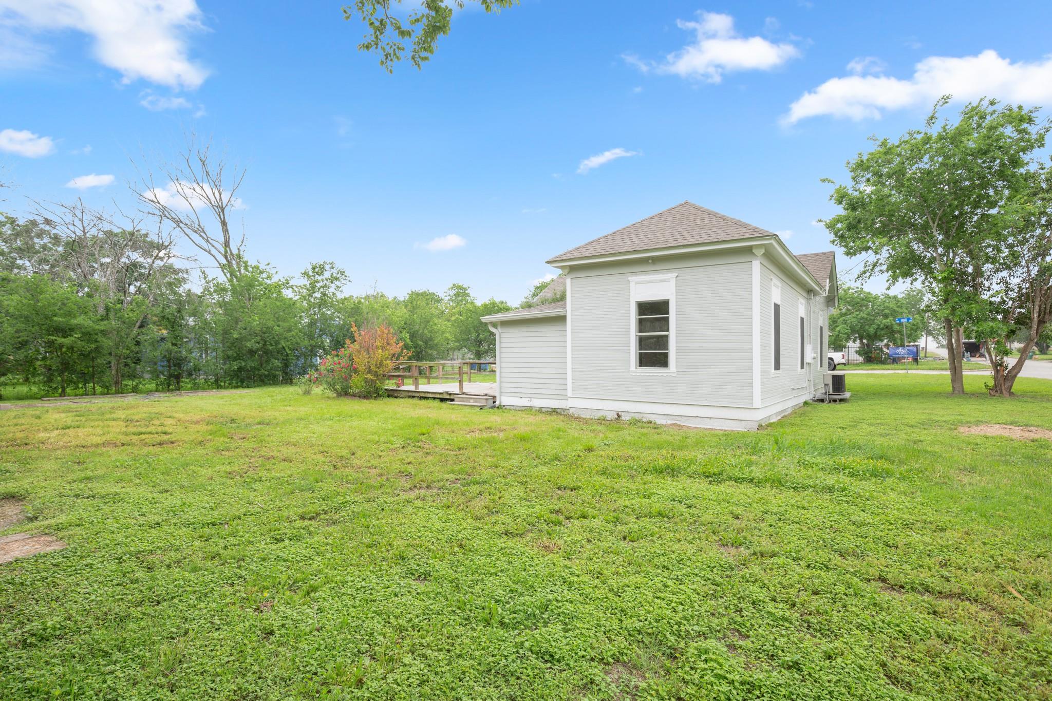 104 W Hall St, Pflugerville, TX 78660