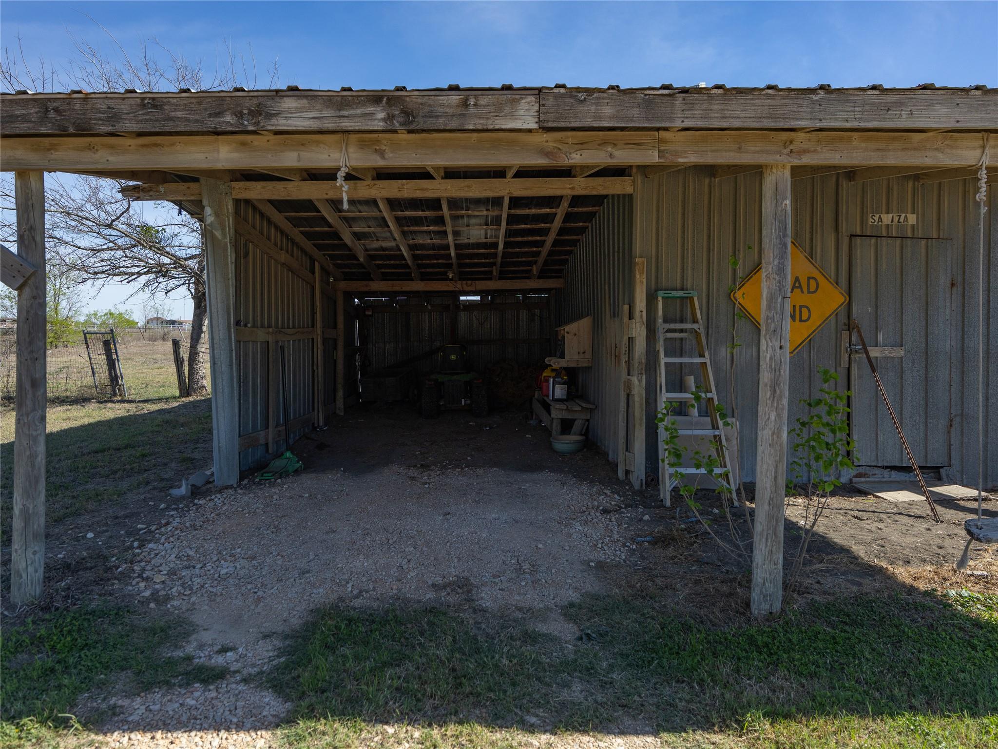 2412 Williamson Rd, Lockhart, TX 78644