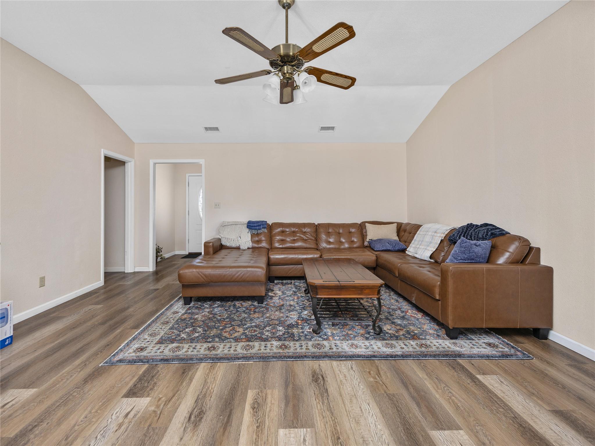 2412 Williamson Rd, Lockhart, TX 78644