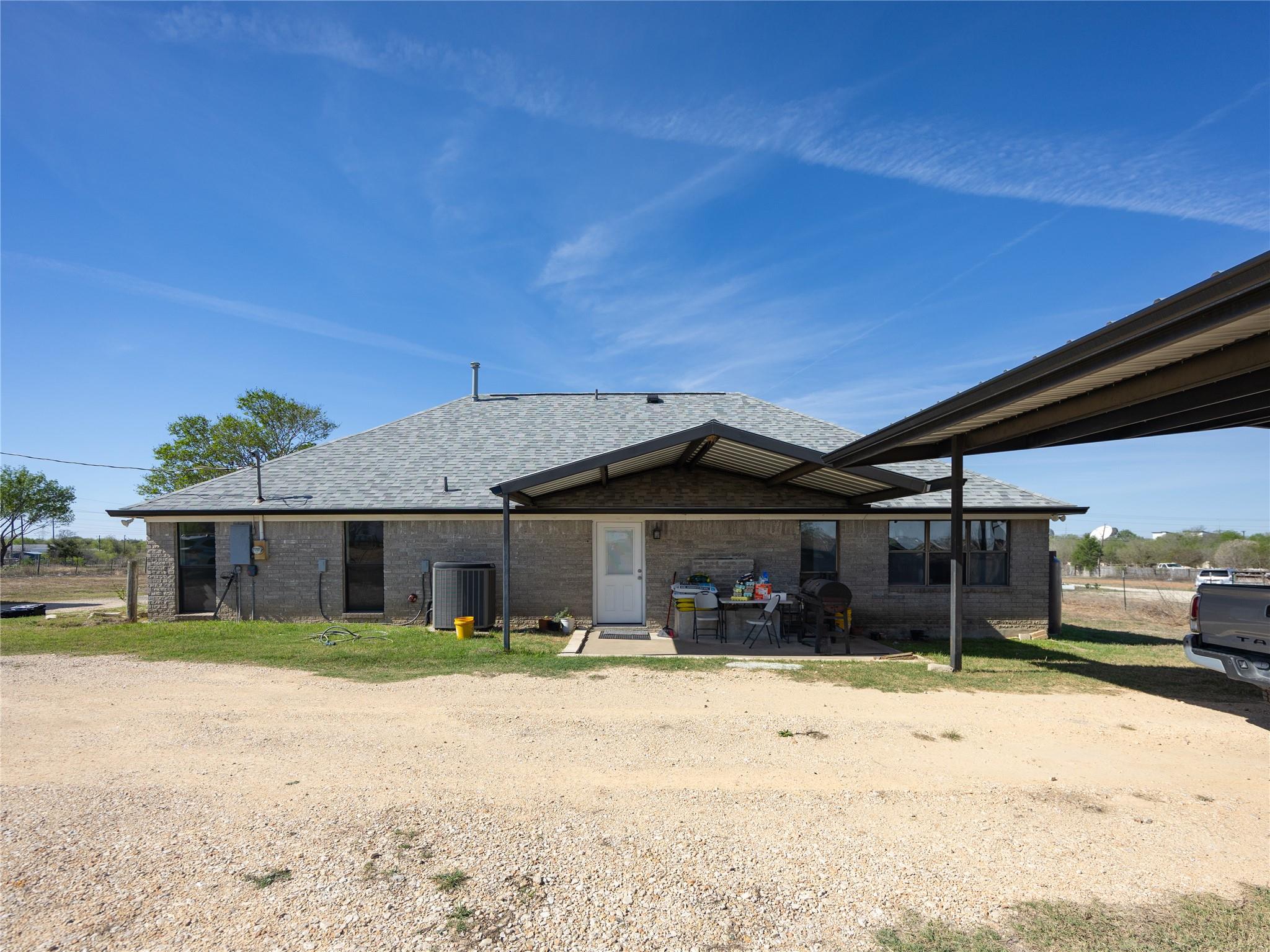 2412 Williamson Rd, Lockhart, TX 78644