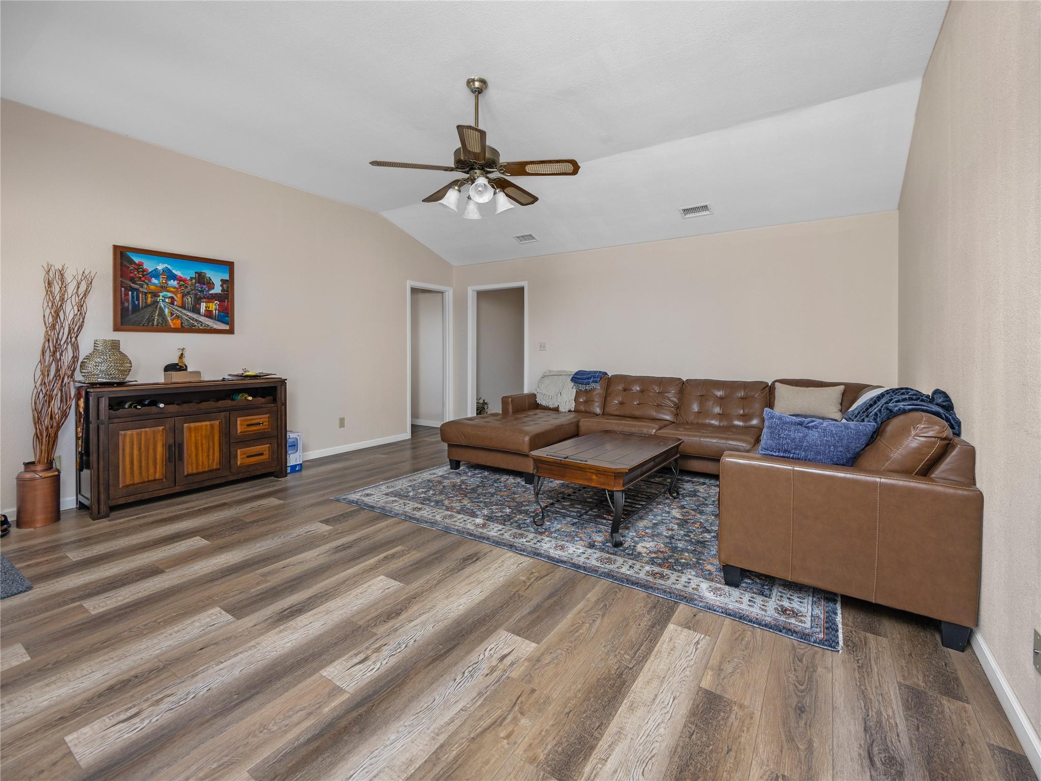 2412 Williamson Rd, Lockhart, TX 78644