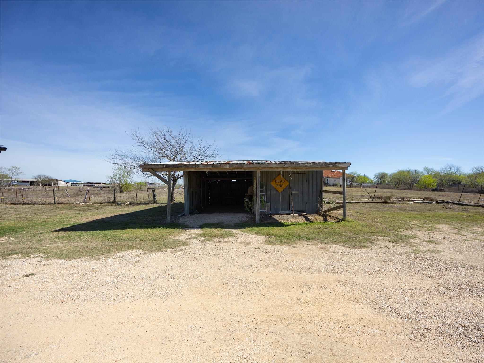2412 Williamson Rd, Lockhart, TX 78644
