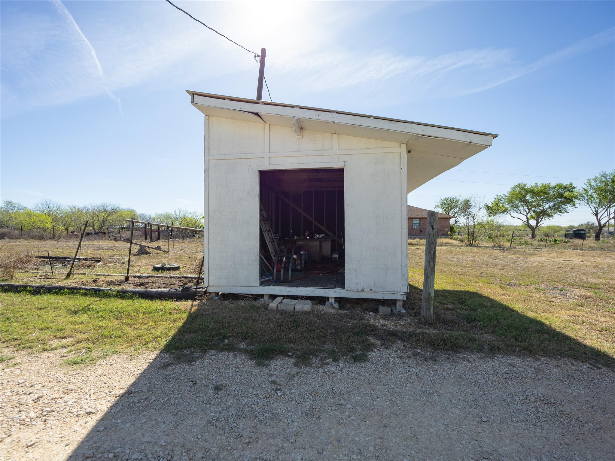 2412 Williamson Rd, Lockhart, TX 78644