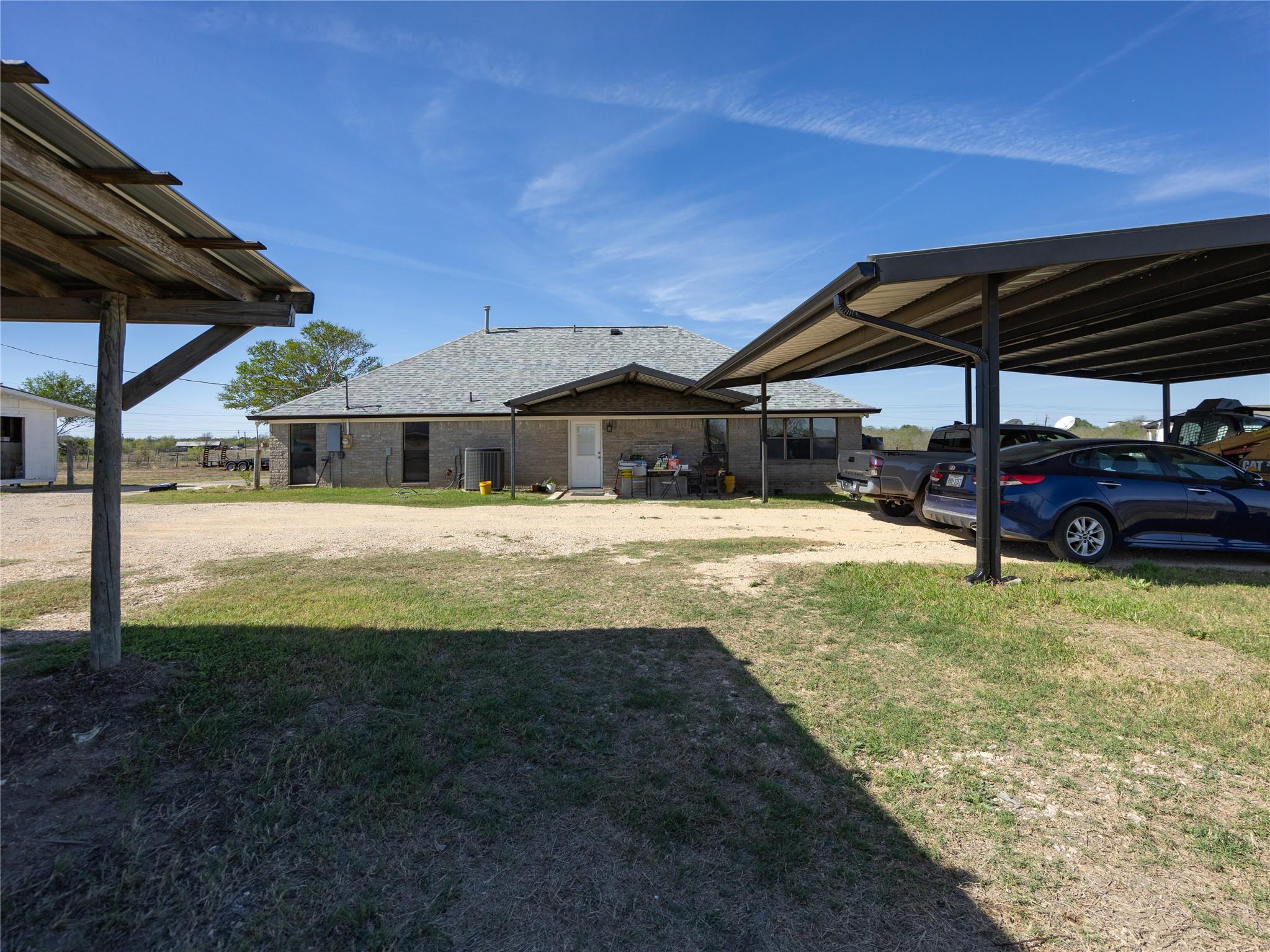 2412 Williamson Rd, Lockhart, TX 78644