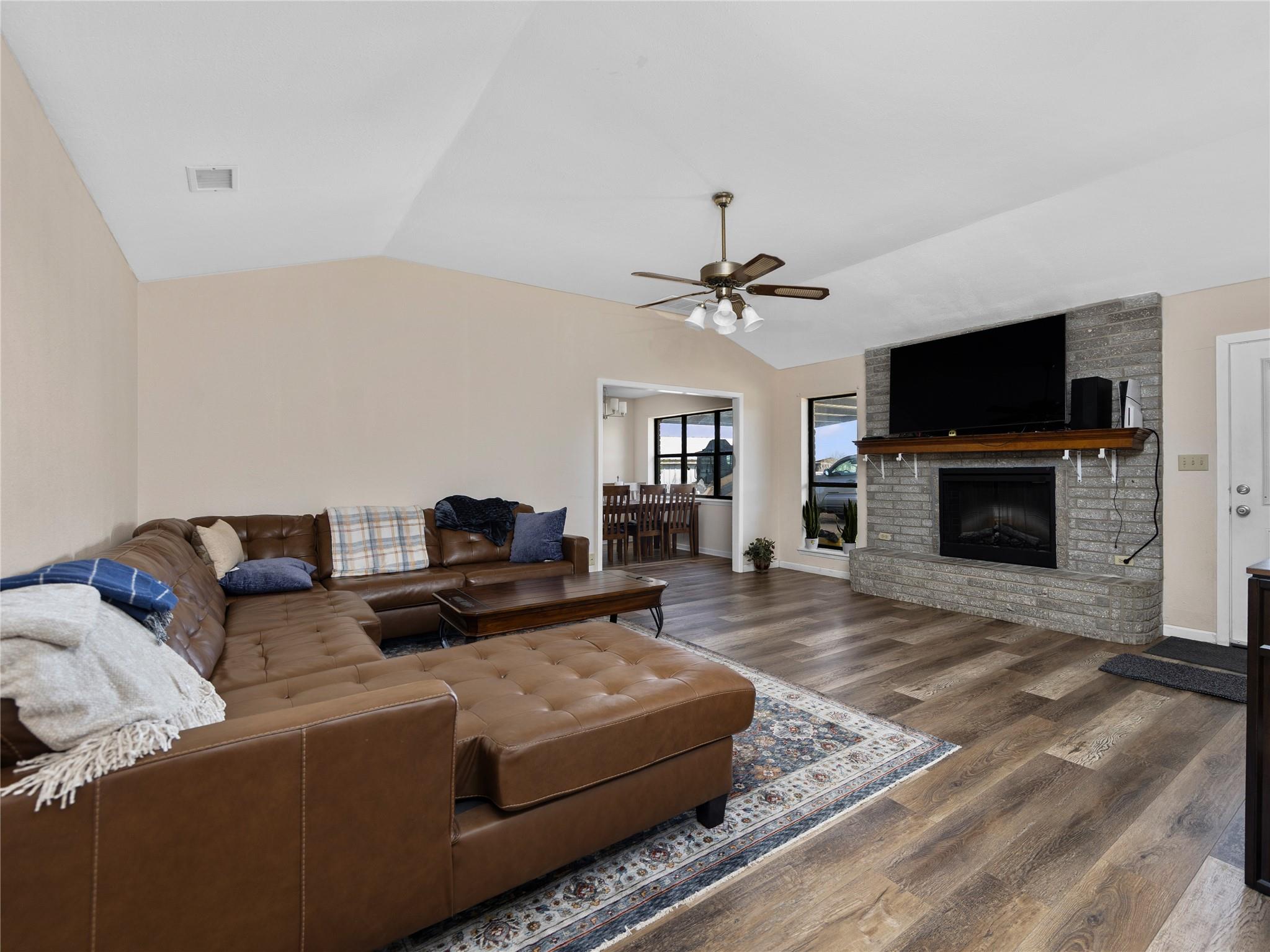 2412 Williamson Rd, Lockhart, TX 78644